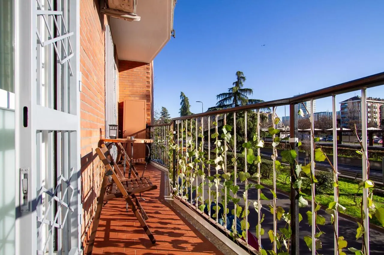 Apartment Appartamento Grazioso Metro Vicinissima Facile Per Arrivare A Duomo Milan Italy