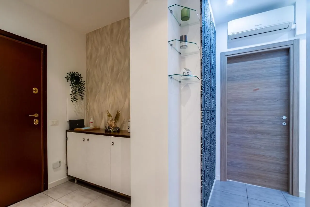 Apartment Appartamento Grazioso Metro Vicinissima Facile Per Arrivare A Duomo Milan Italy