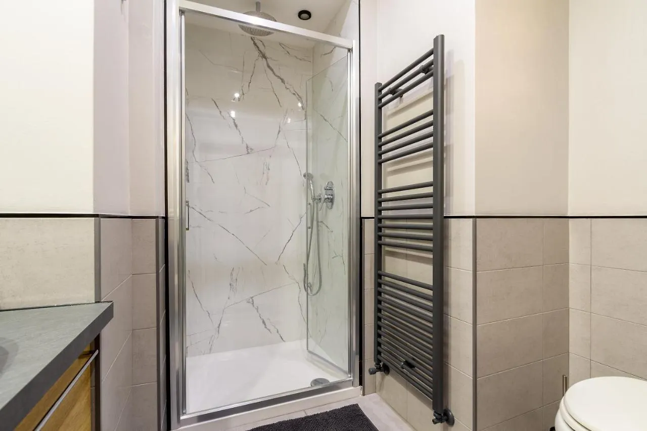 Apartment Appartamento Grazioso Metro Vicinissima Facile Per Arrivare A Duomo Milan