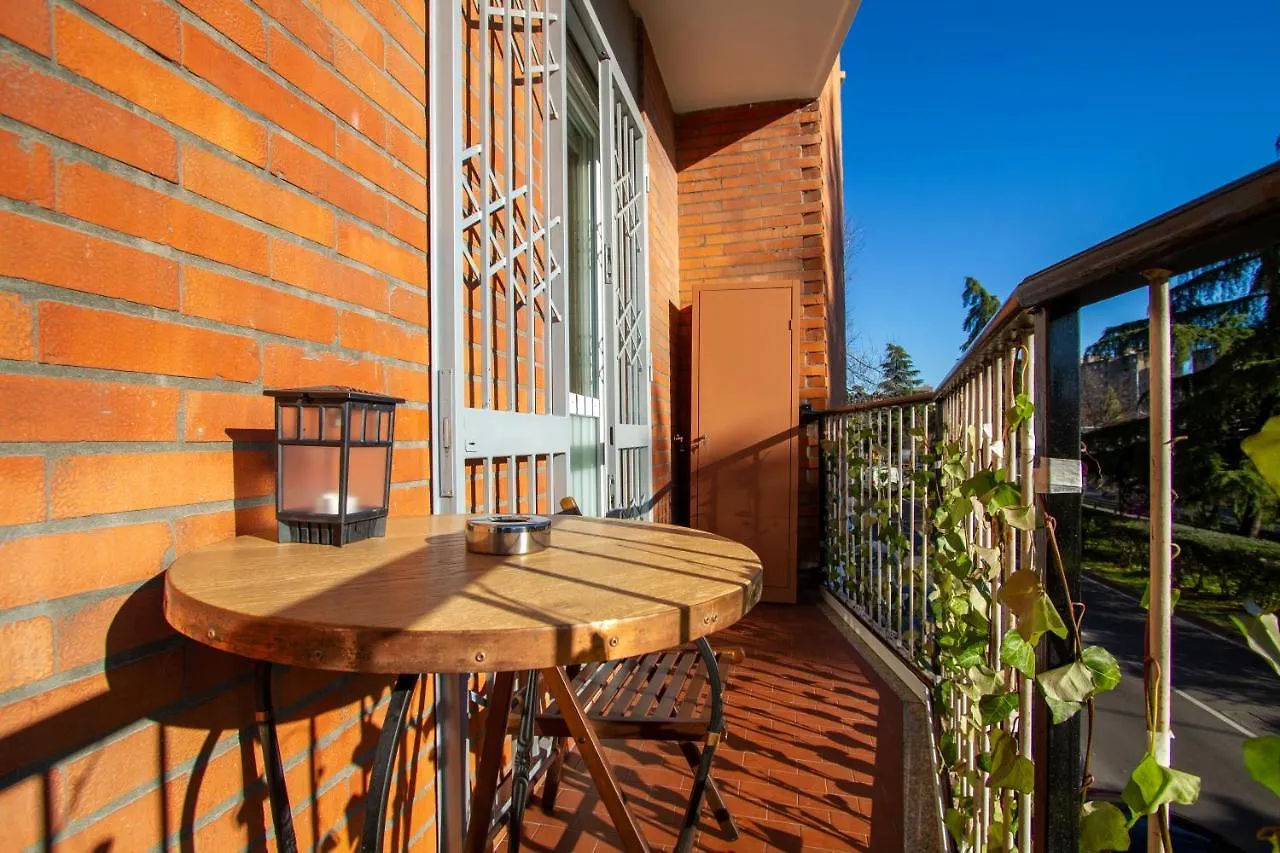 Apartment Appartamento Grazioso Metro Vicinissima Facile Per Arrivare A Duomo Milan Italy